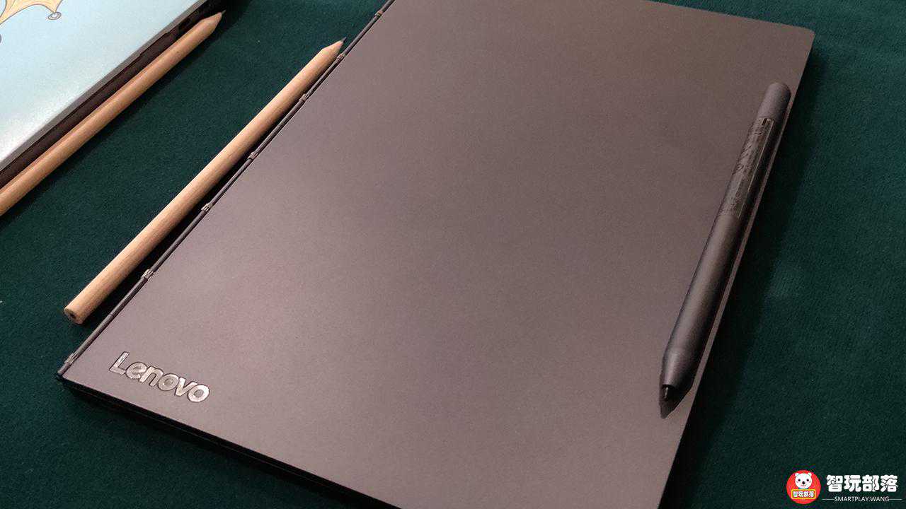 联想YOGA BOOK 2发布：B面彩色C面黑白，全球最轻薄的双屏笔记本